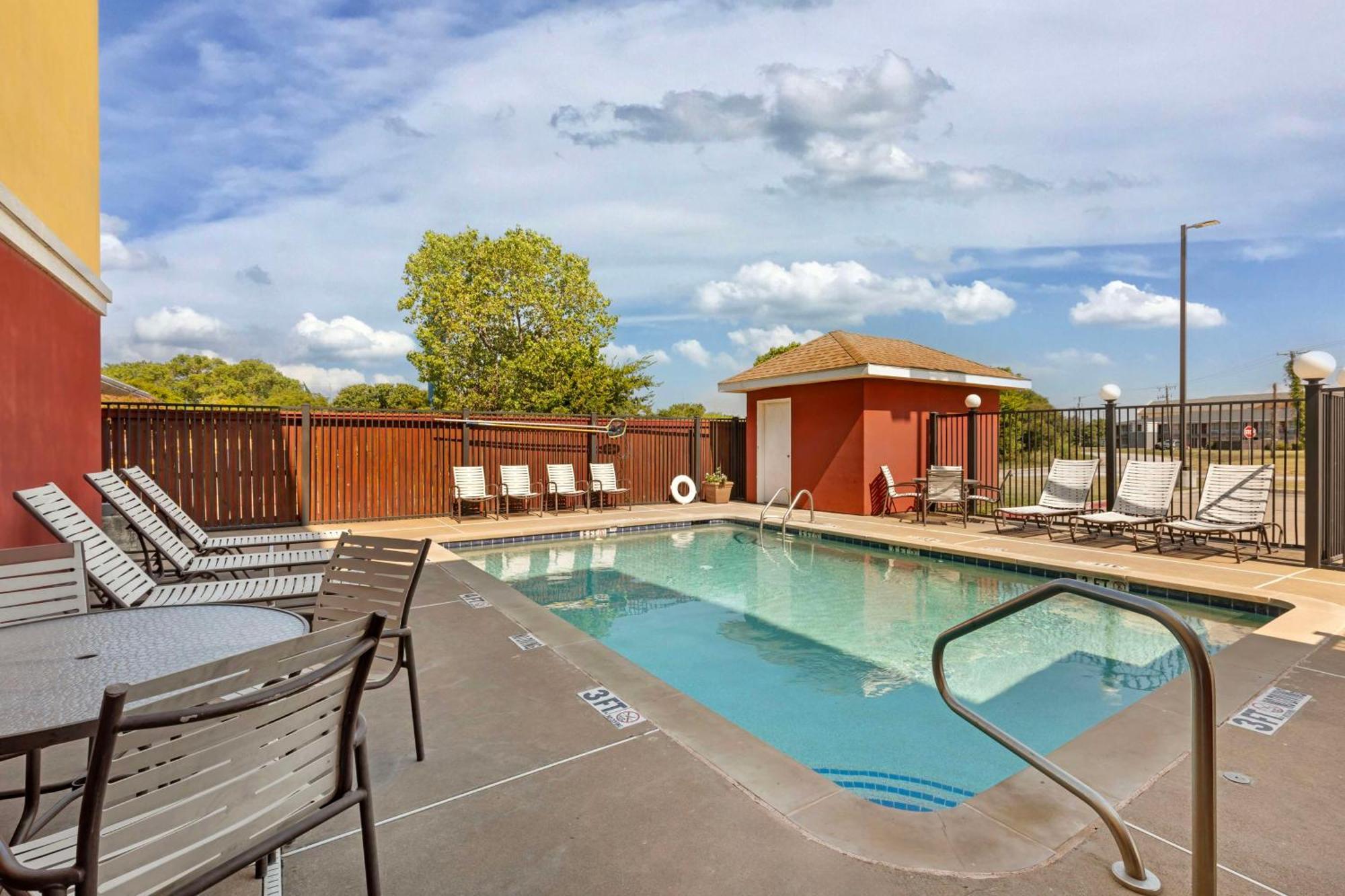 Best Western Plus Waco North Exterior photo